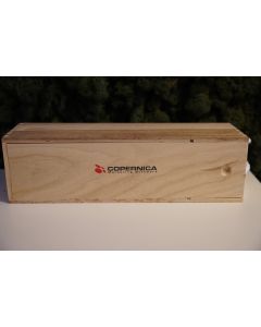 Wijnkist met fles rode wijn